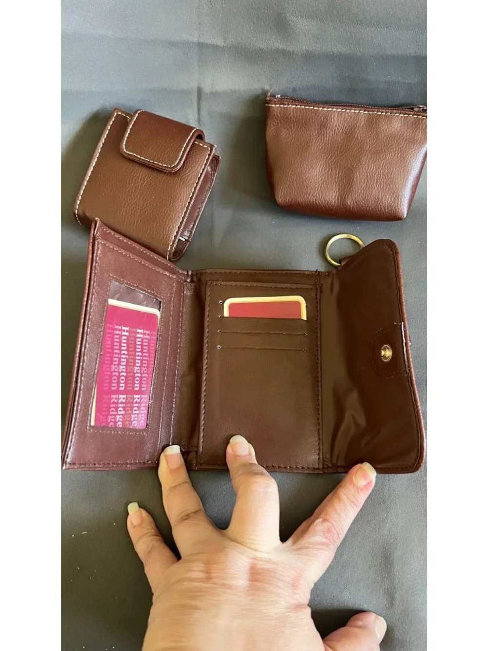 Huntington Ridge 4-Piece Brown Leather Accessories Set With Wallet Keychain Coin
